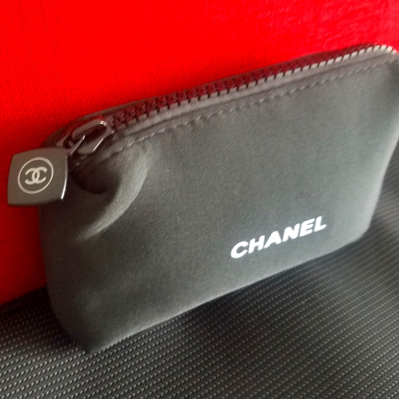 CHANEL Black Zippered Neoprene Cosmetic Clutch Bag Pouch - Picture 9 of 9